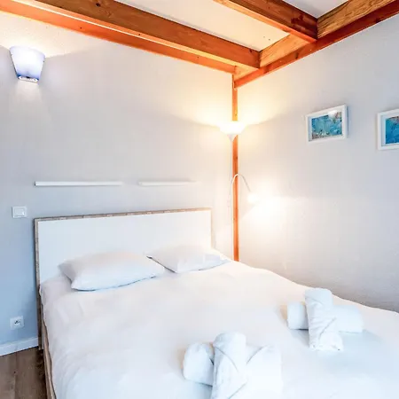 With Parking By Interhome بيت للعطل